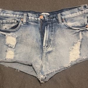 Excellent condition Distressed shorts